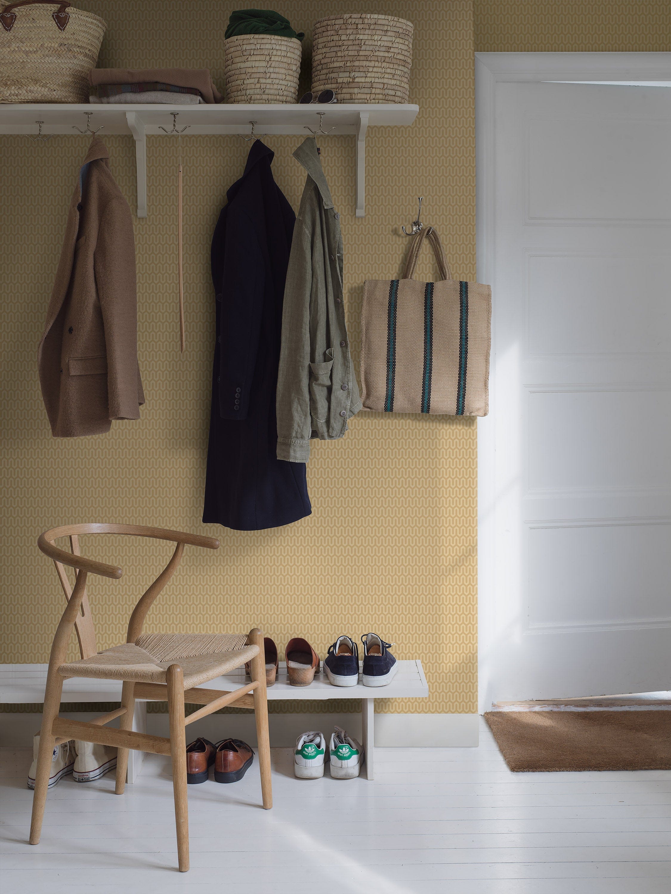 1988_Ypsilon_Roomshot_Hallway.jpg