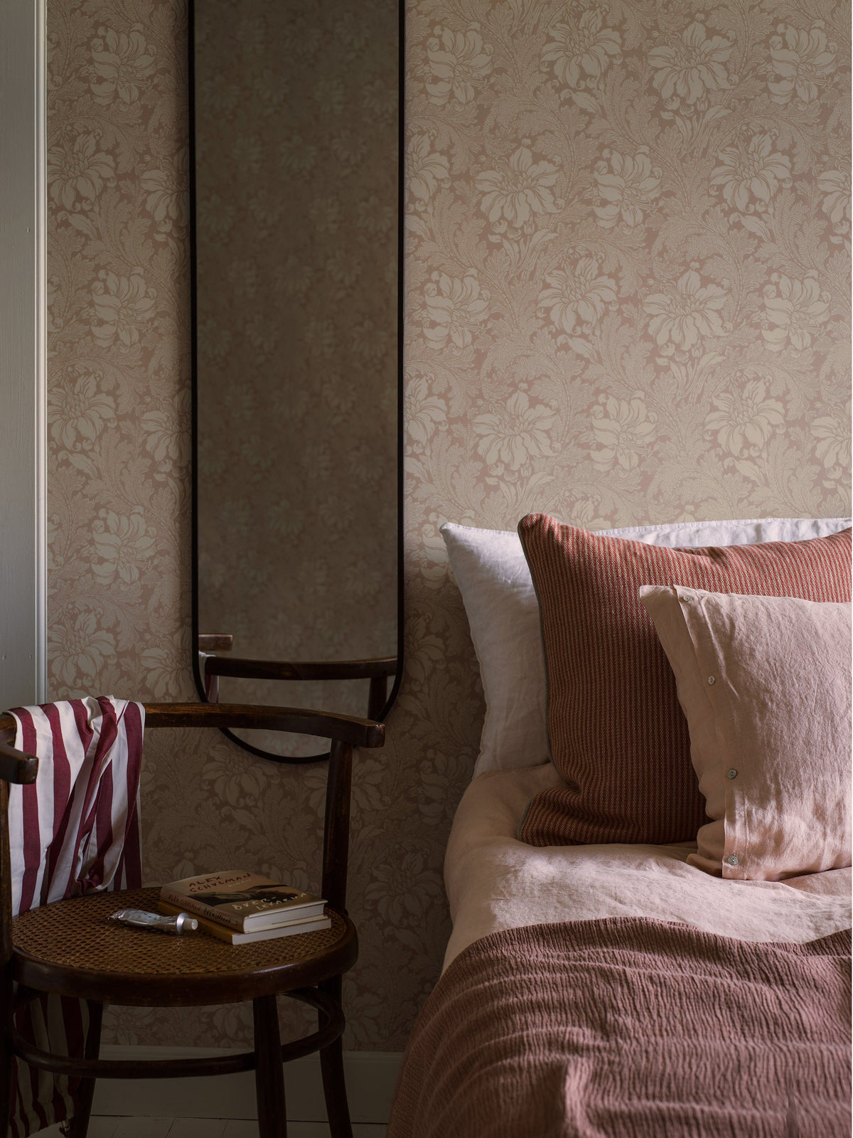 2009_Acanthus-2_Roomshot_Bedroom.jpg