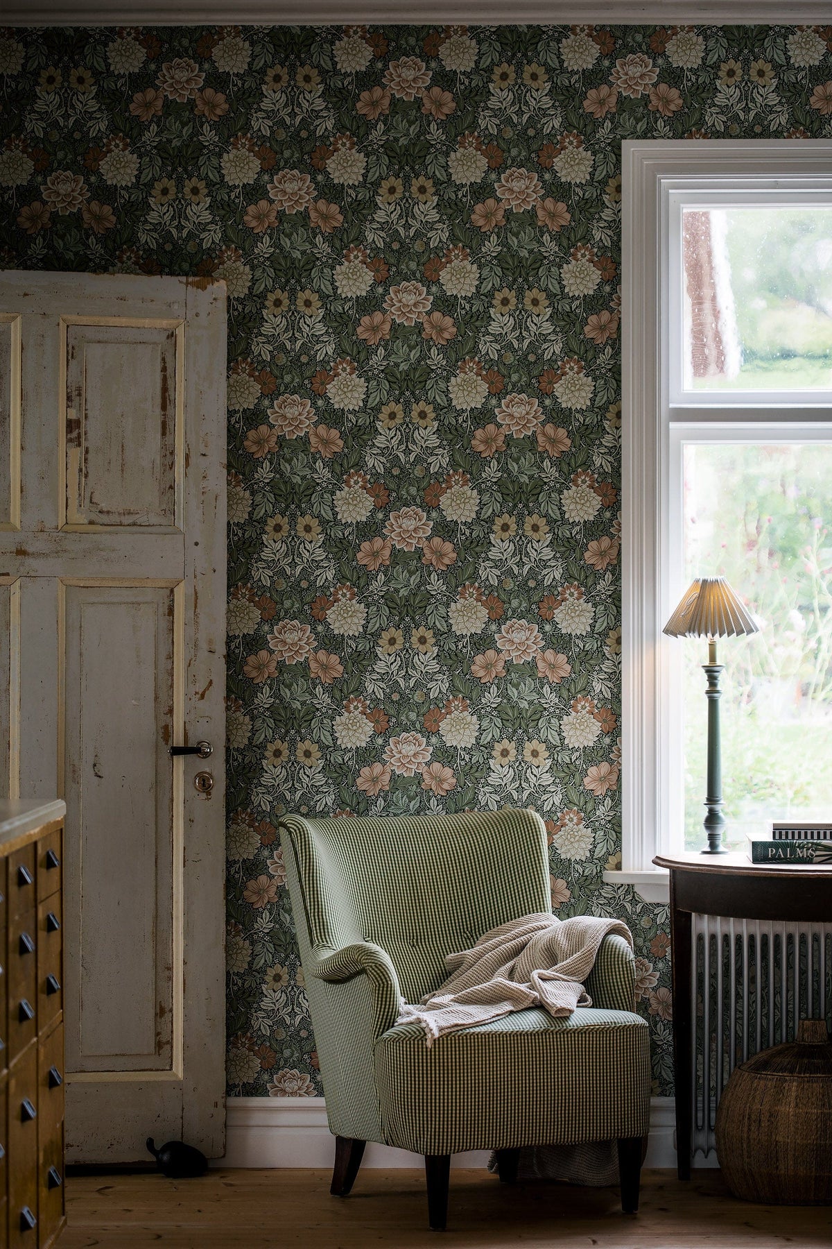 7666_Dahlia-6_Roomshot_DiningArea.jpg
