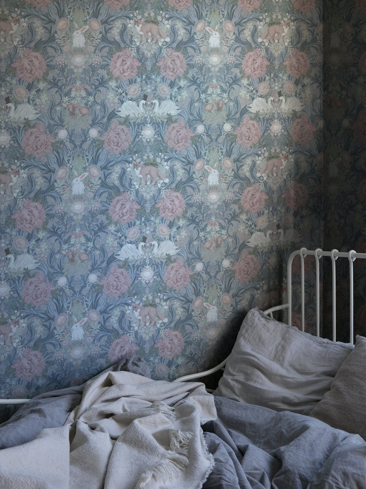 9449w_Swanlake_Roomshot.jpg