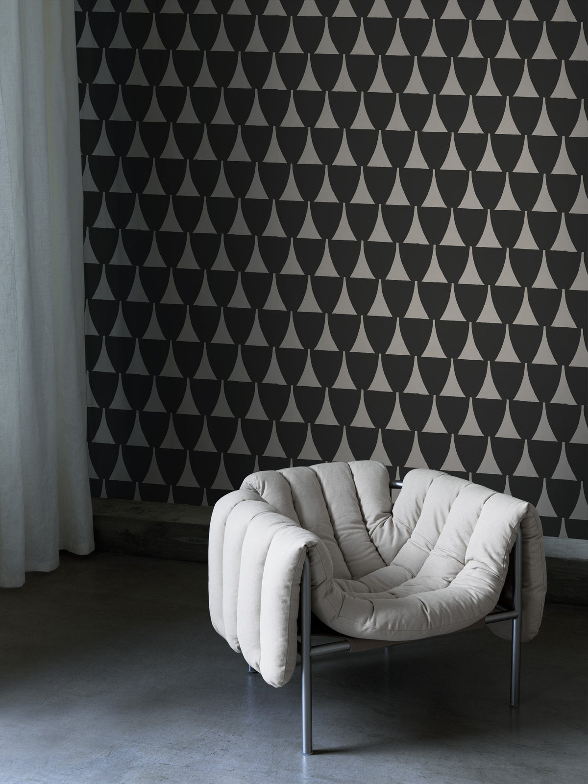 9547W_Vase_Roomshot.jpg