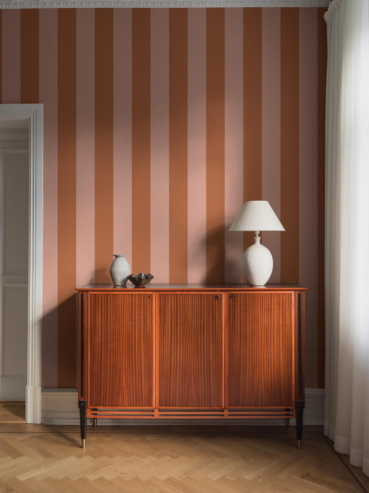 9795W_BjäröStripe_Livingroom_Roomshot_6.jpg