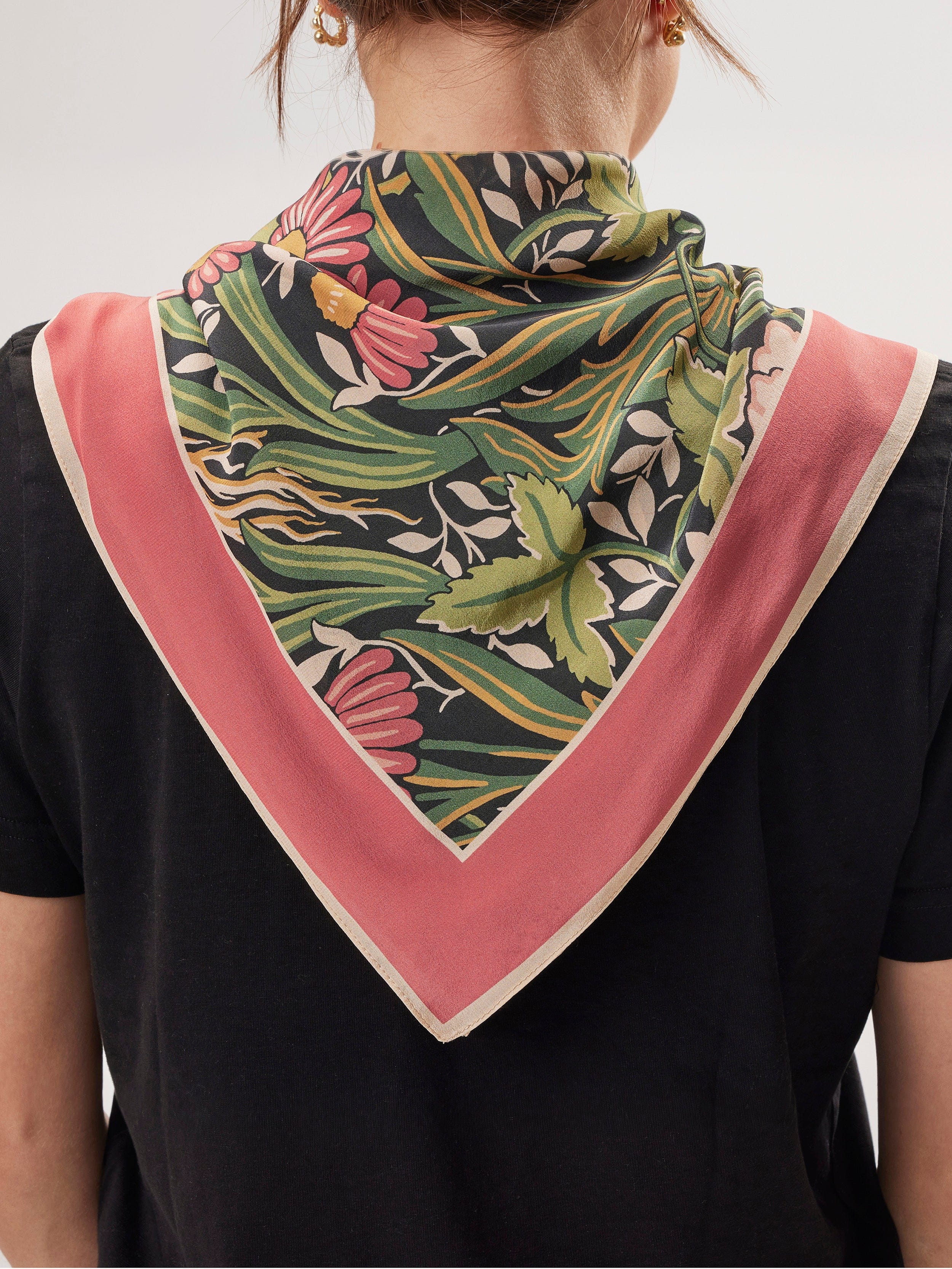 Örtagård Scarf 80x80, Multi, 100% silk – Boråstapeter