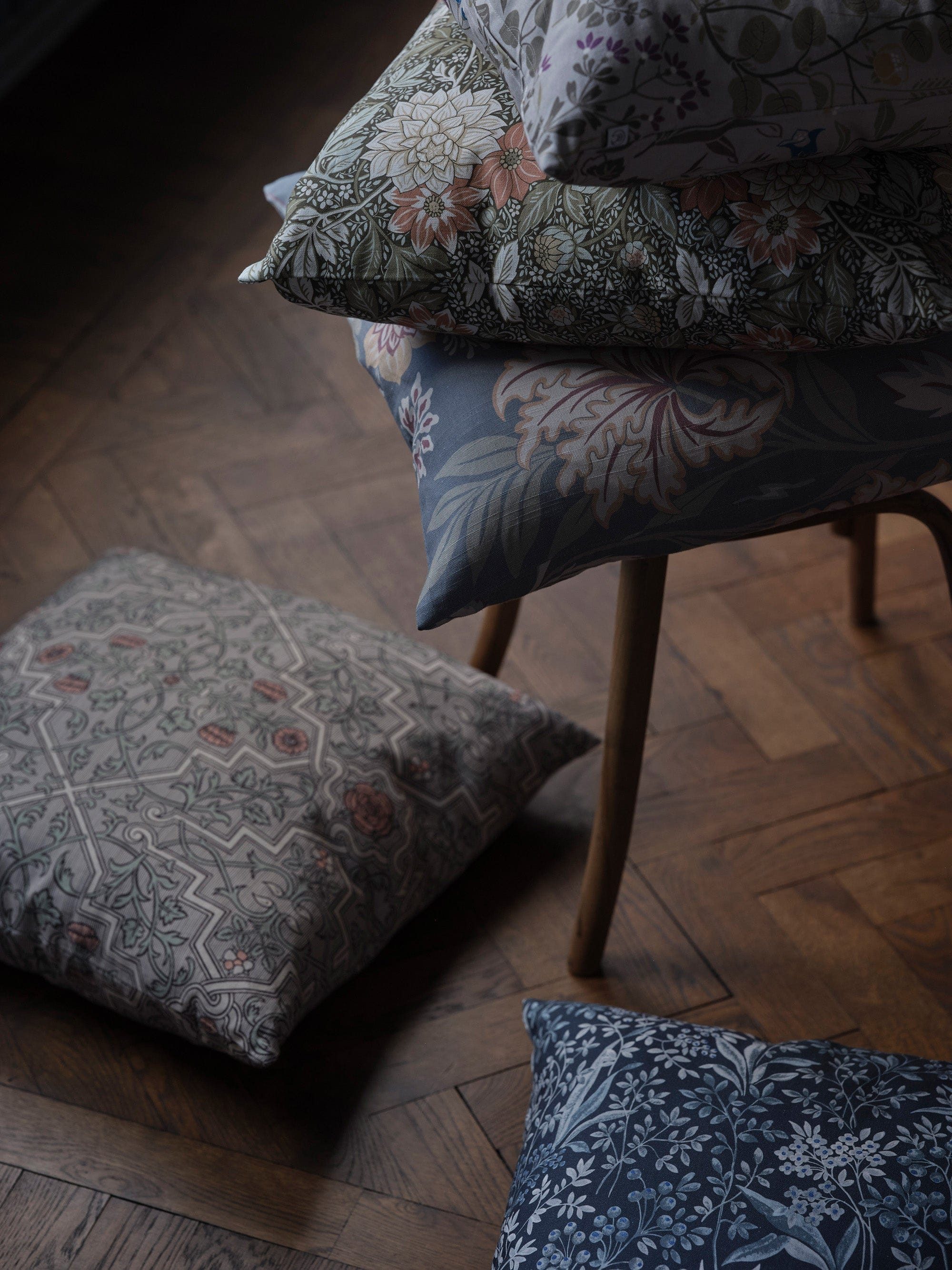 C245011_Rosenvinge-kuddfodral2_Roomshot_Livingroom.jpg