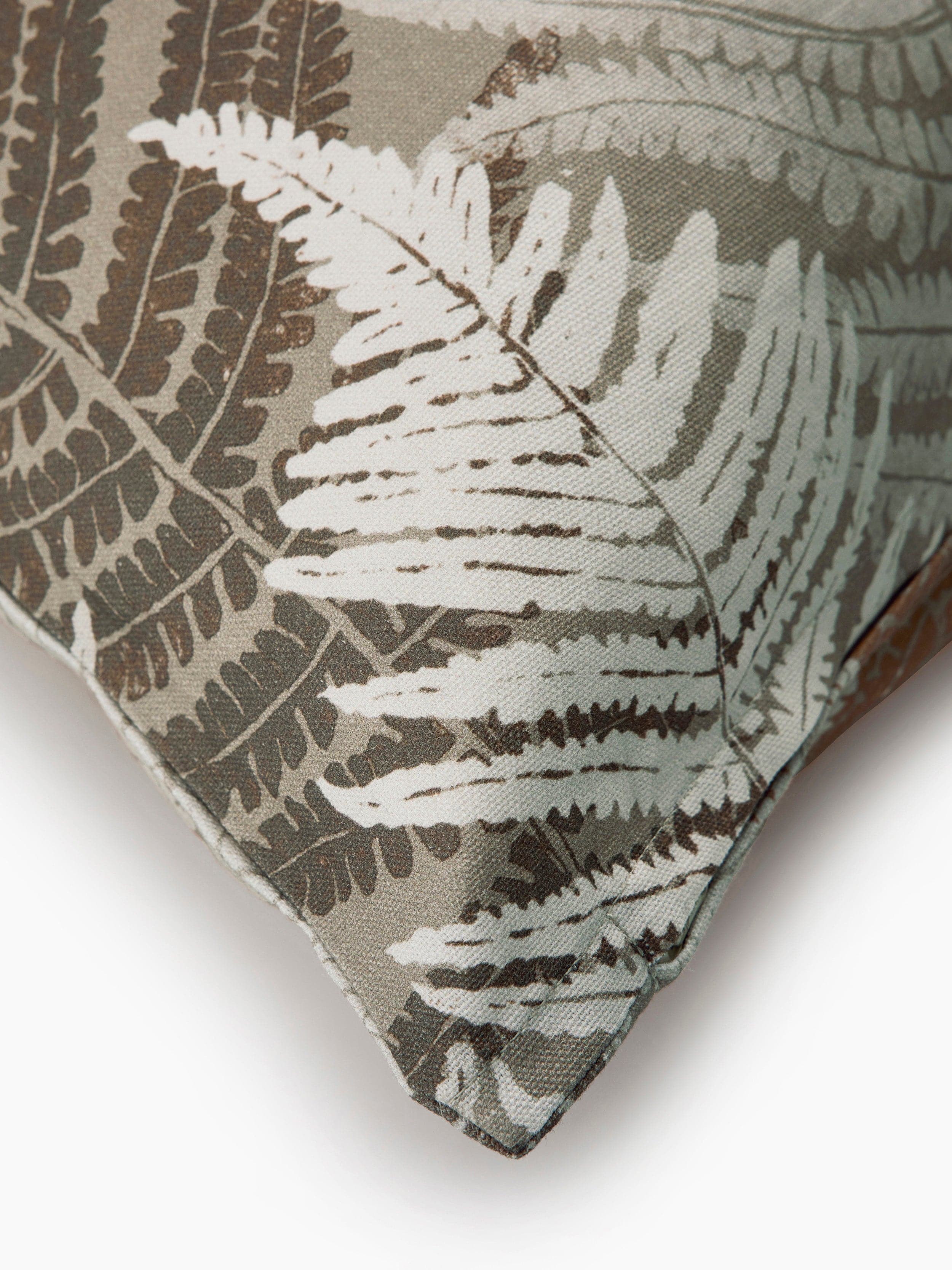 C247071_FernForest-Kuddfodral50x50_Detail.jpg