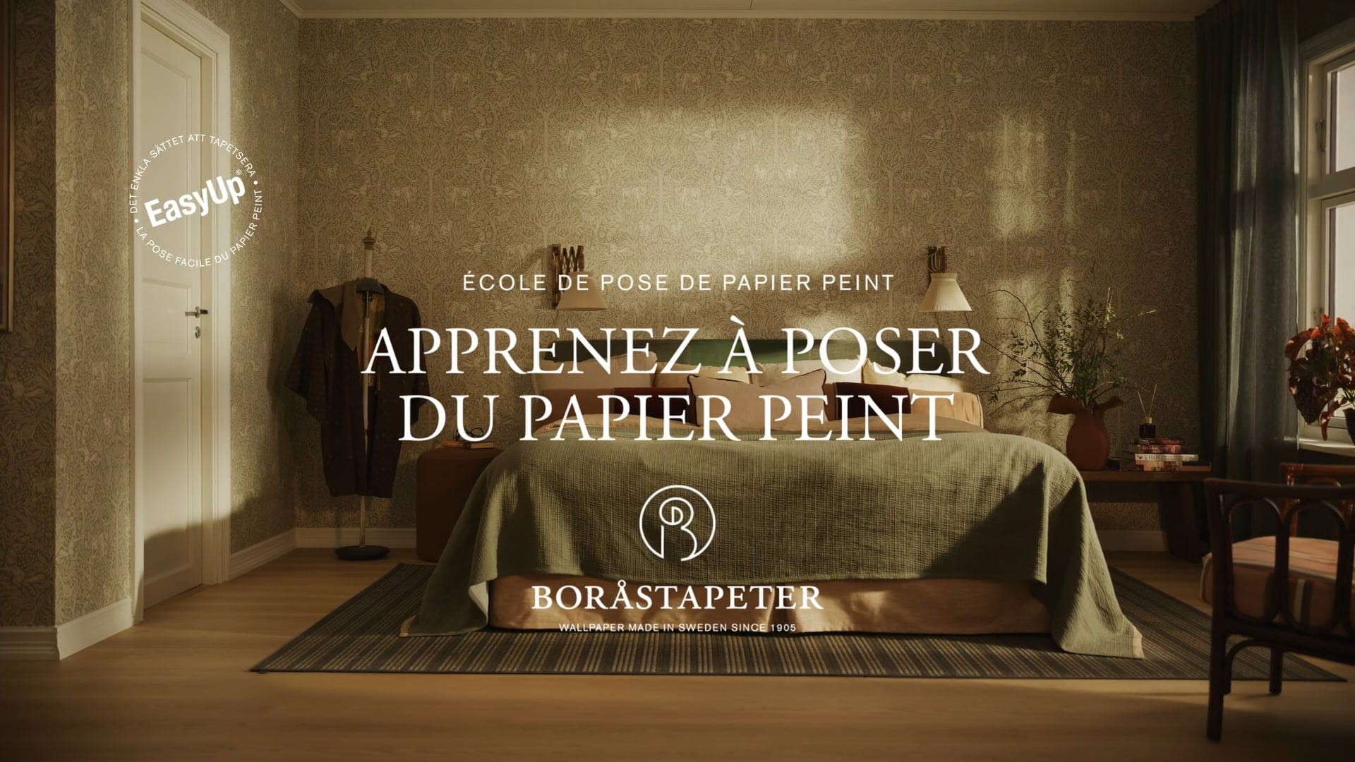 Charger la vidéo: École de pose de papier peint - Apprenez à poser du papier peint, étape par étape.