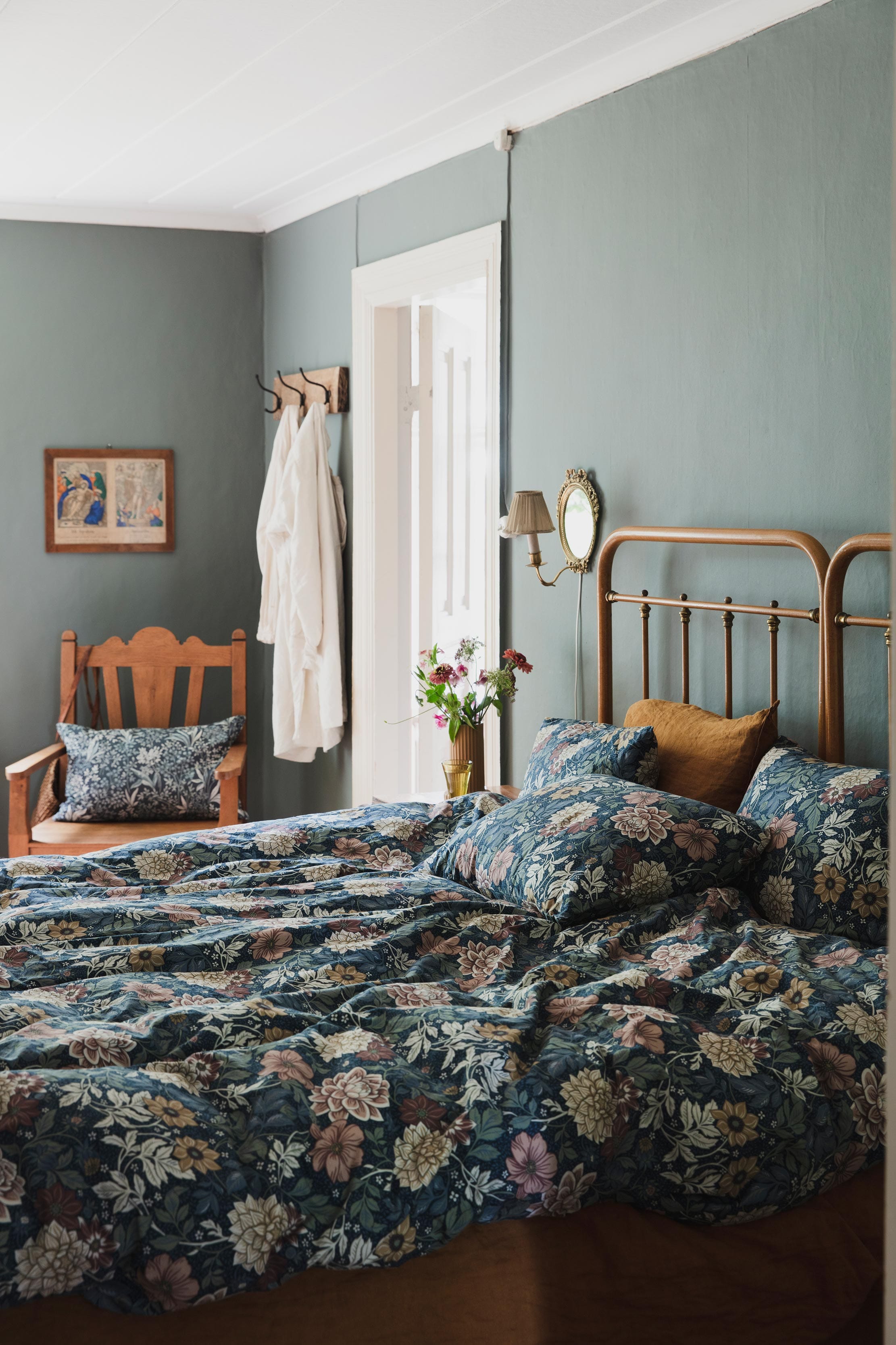 C776901_DahliaGarden_Baddset-4_Roomshot.jpg