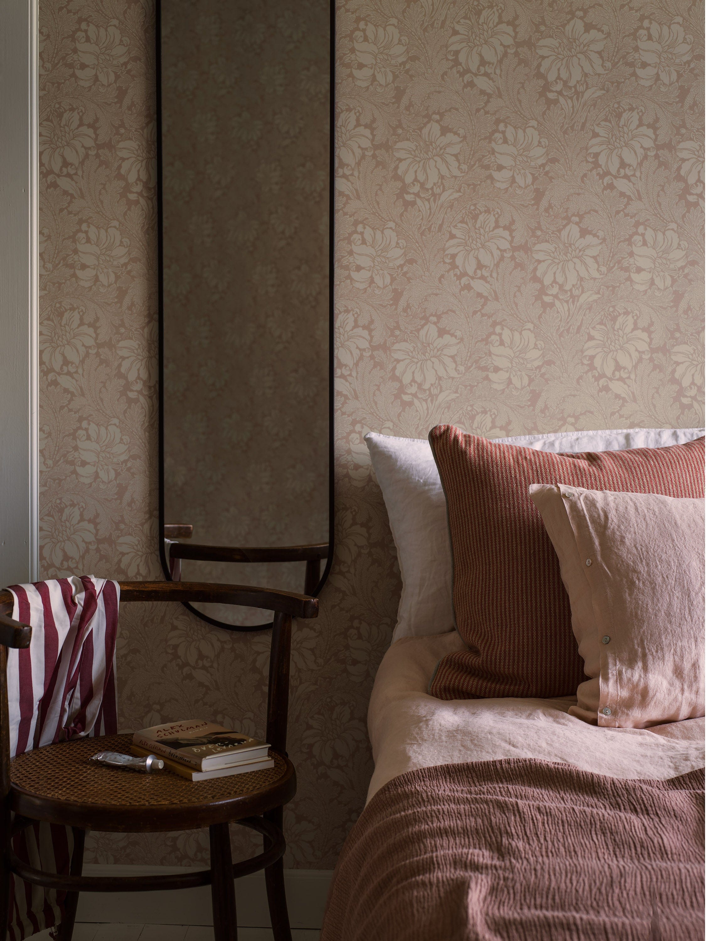 2009_Acanthus-2_Roomshot_Bedroom.jpg