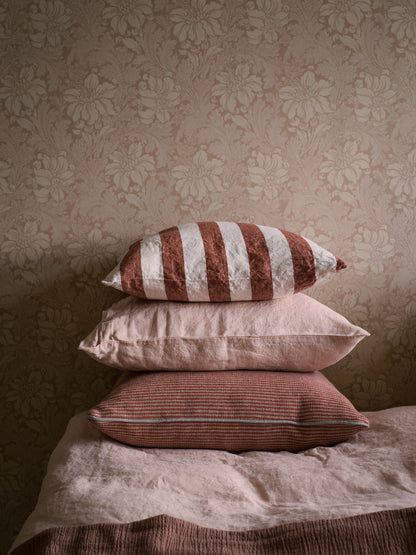 2009_Acanthus-3_Roomshot_Bedroom.jpg