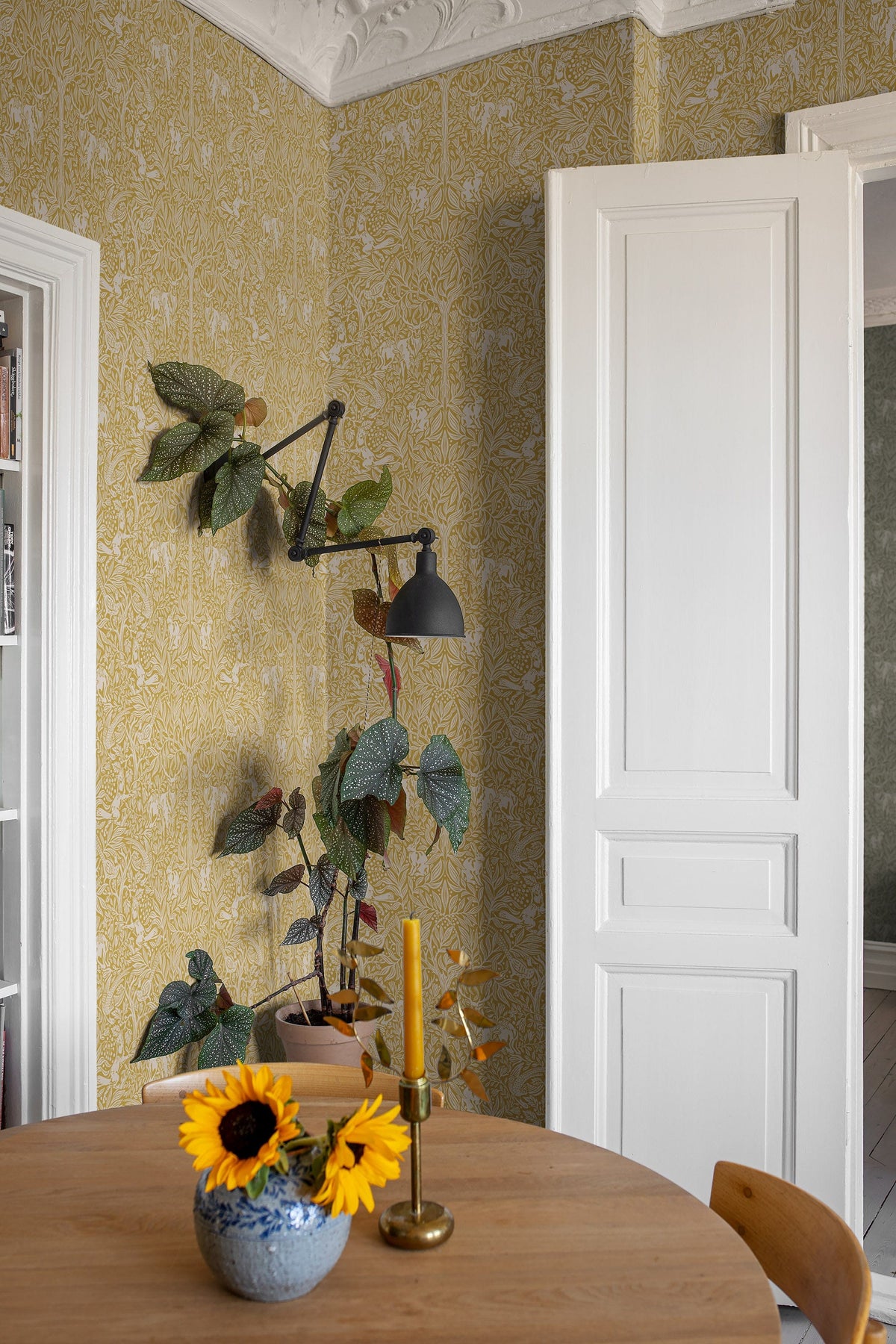 2048_UnderTheElderTree_Roomshot_DiningArea.jpg