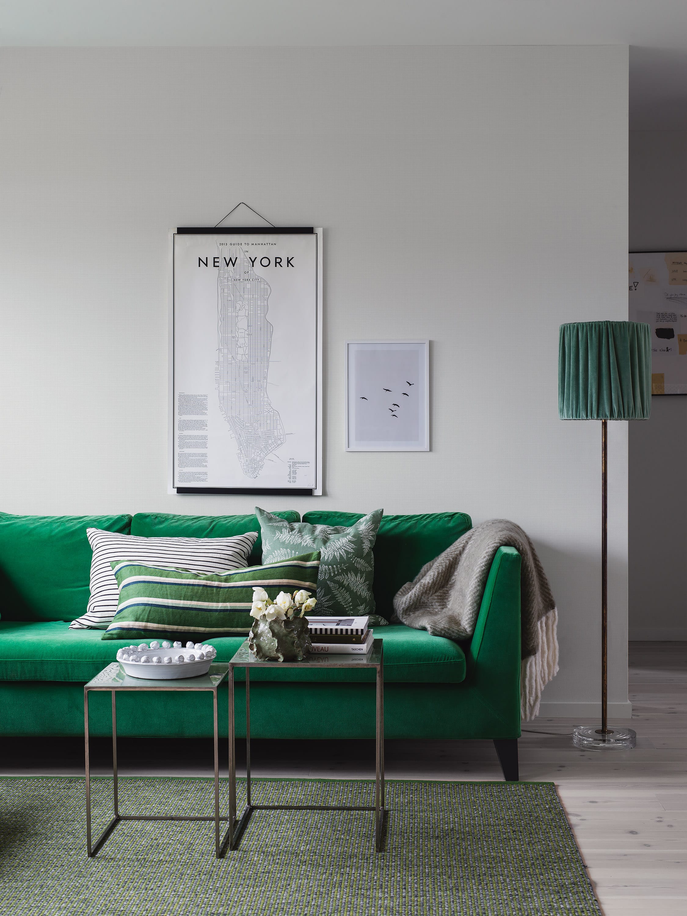 38632_Borosan_Roomshot_Livingroom.jpg