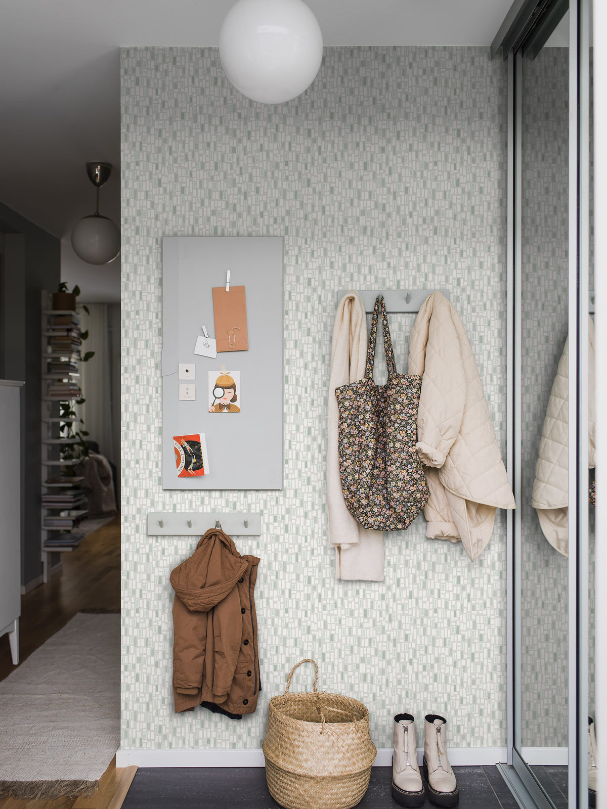 38762_Elvis_Roomshot_Hallway.jpg