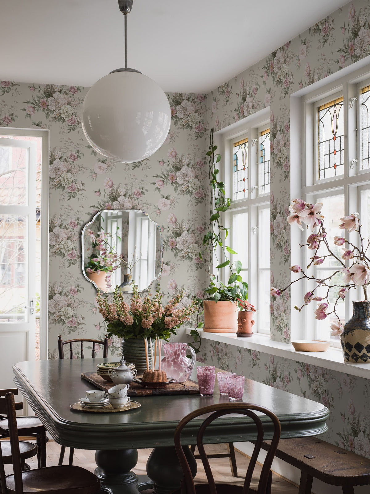 4252_FloralCharm_Roomshot_1.jpg