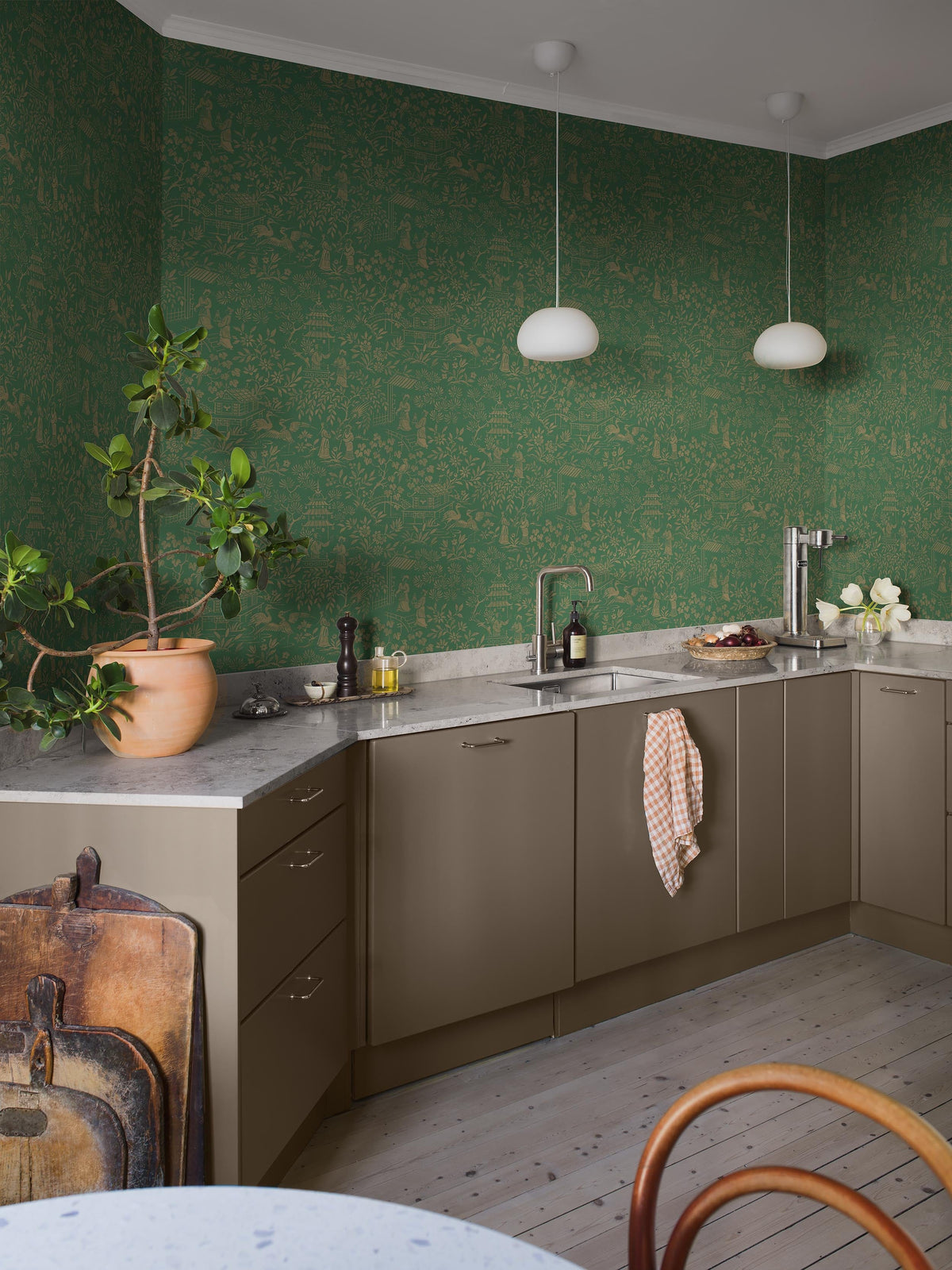 4271_OrientalGarden_Kitchen_Roomshot.jpg