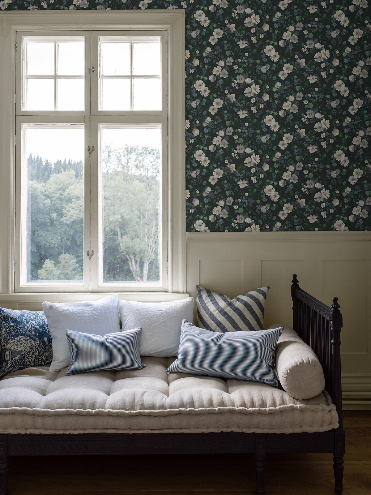 4279_EnchantedFlower_Roomshot_Livingroom.jpg
