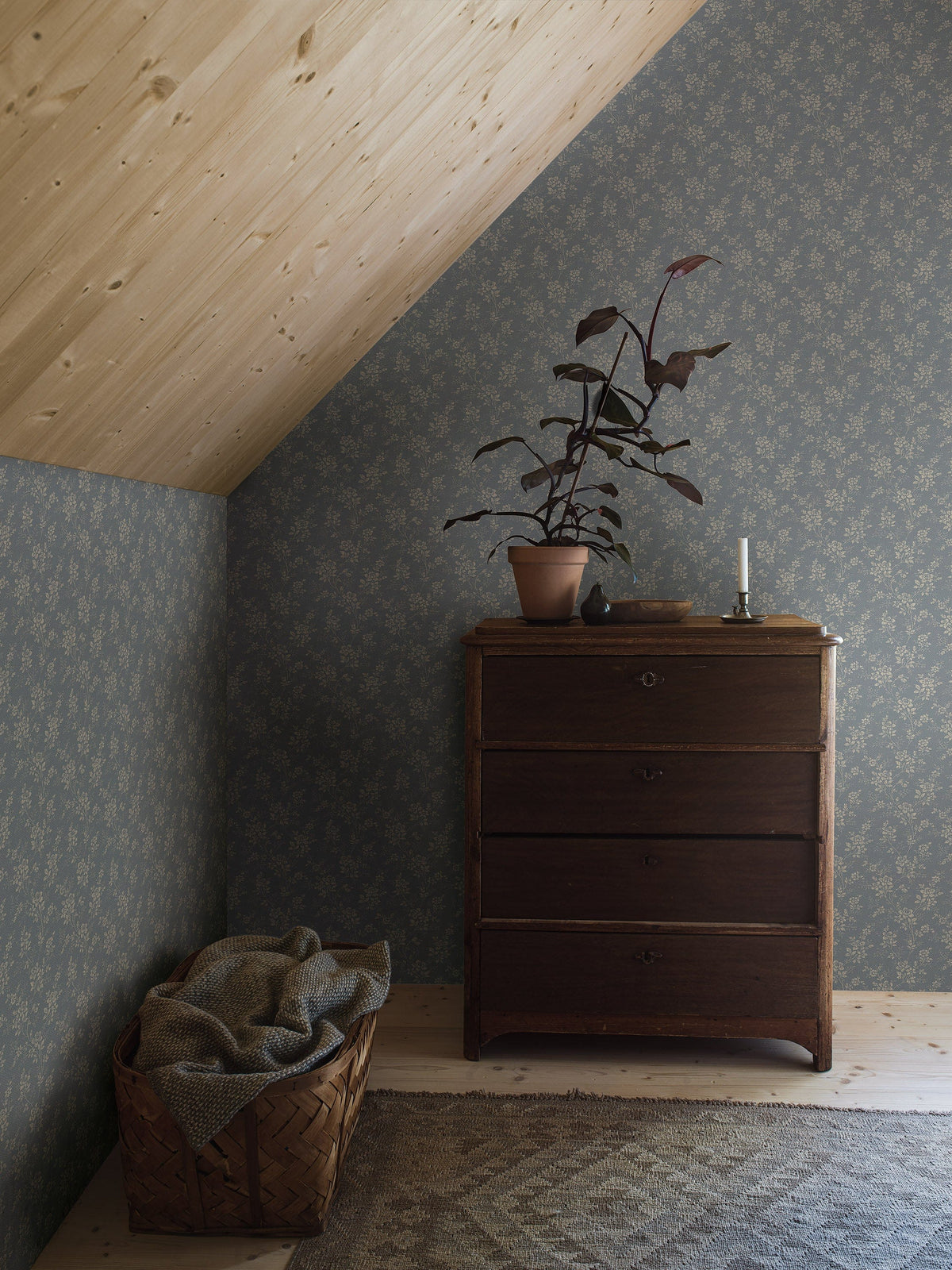 4728_HipRose_Roomshot_Bedroom.jpg