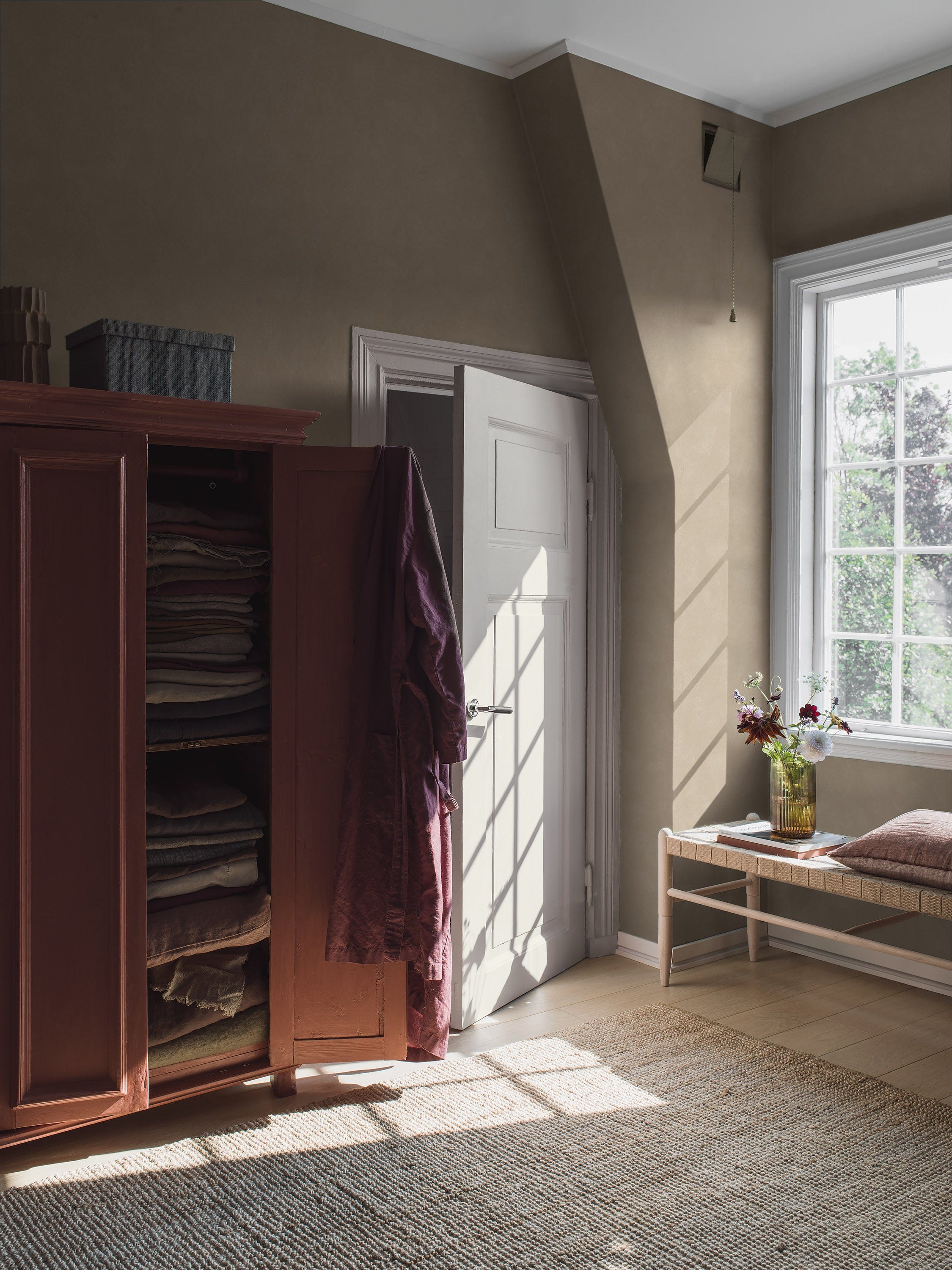 5061_ShadesOrpriment_Roomshot.jpg