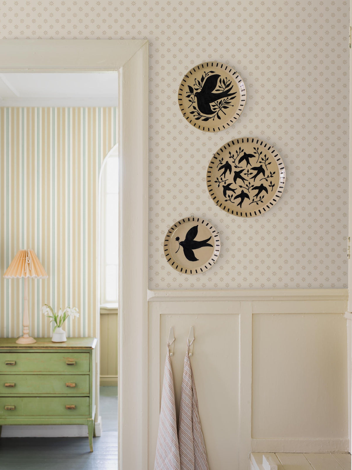 Skogsstjärna, 5807, Beige wallpaper – Boråstapeter