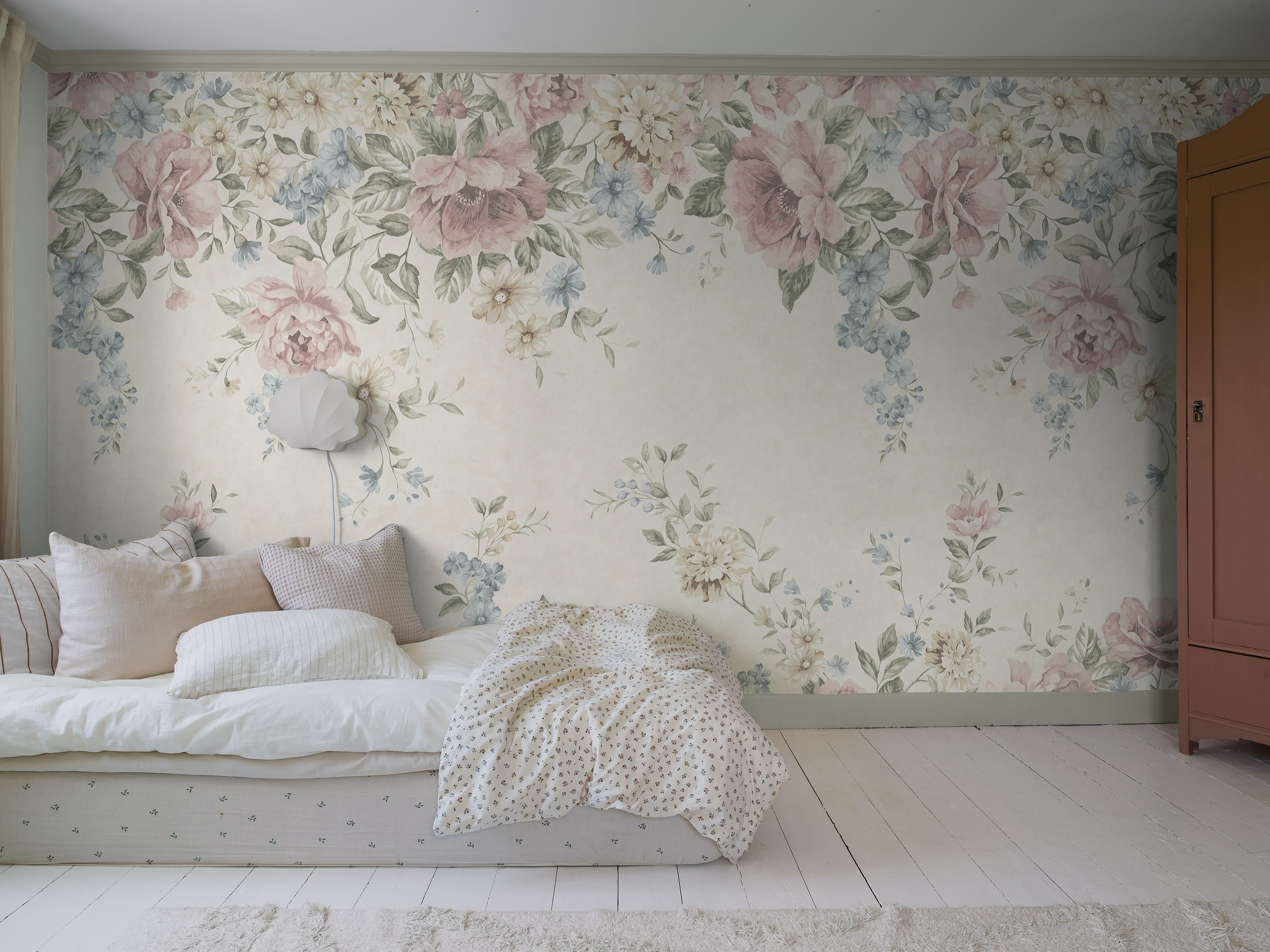 6944_FlowergardenMural_Roomshot_1.jpg