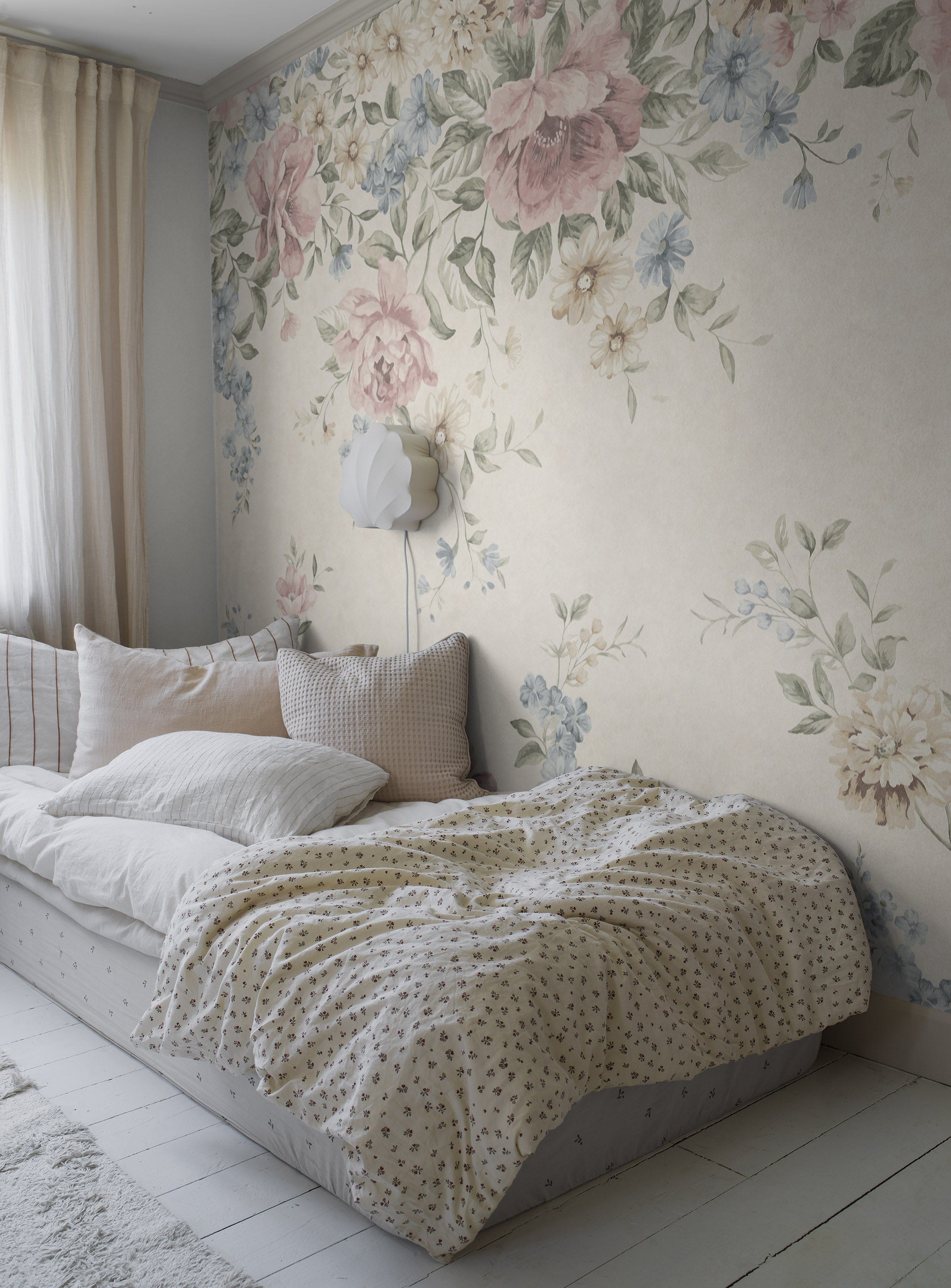 6944_Flowergarden_Mural_Roomshot_2.jpg