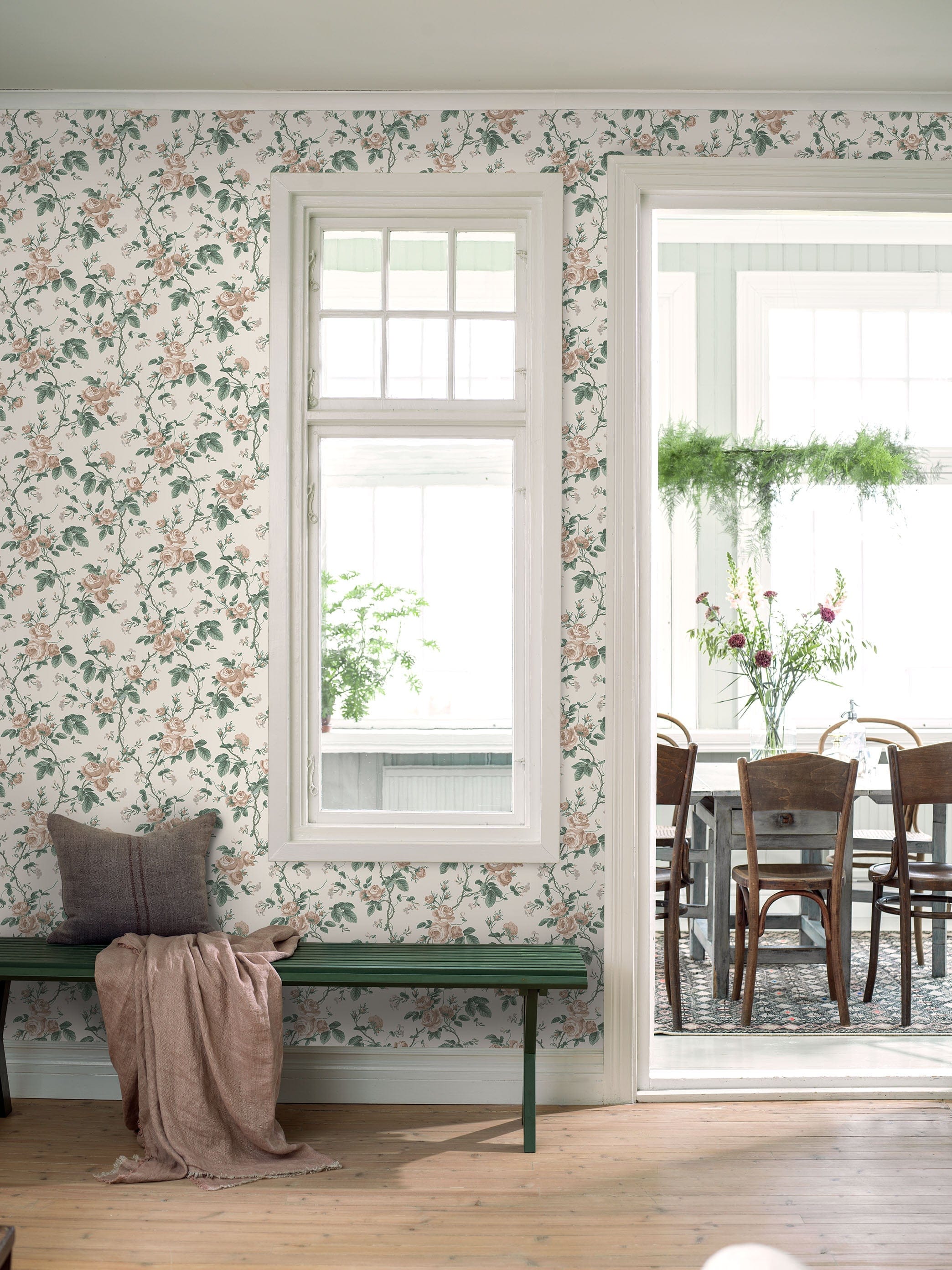 7211_Roomshot_Diningroom.jpg