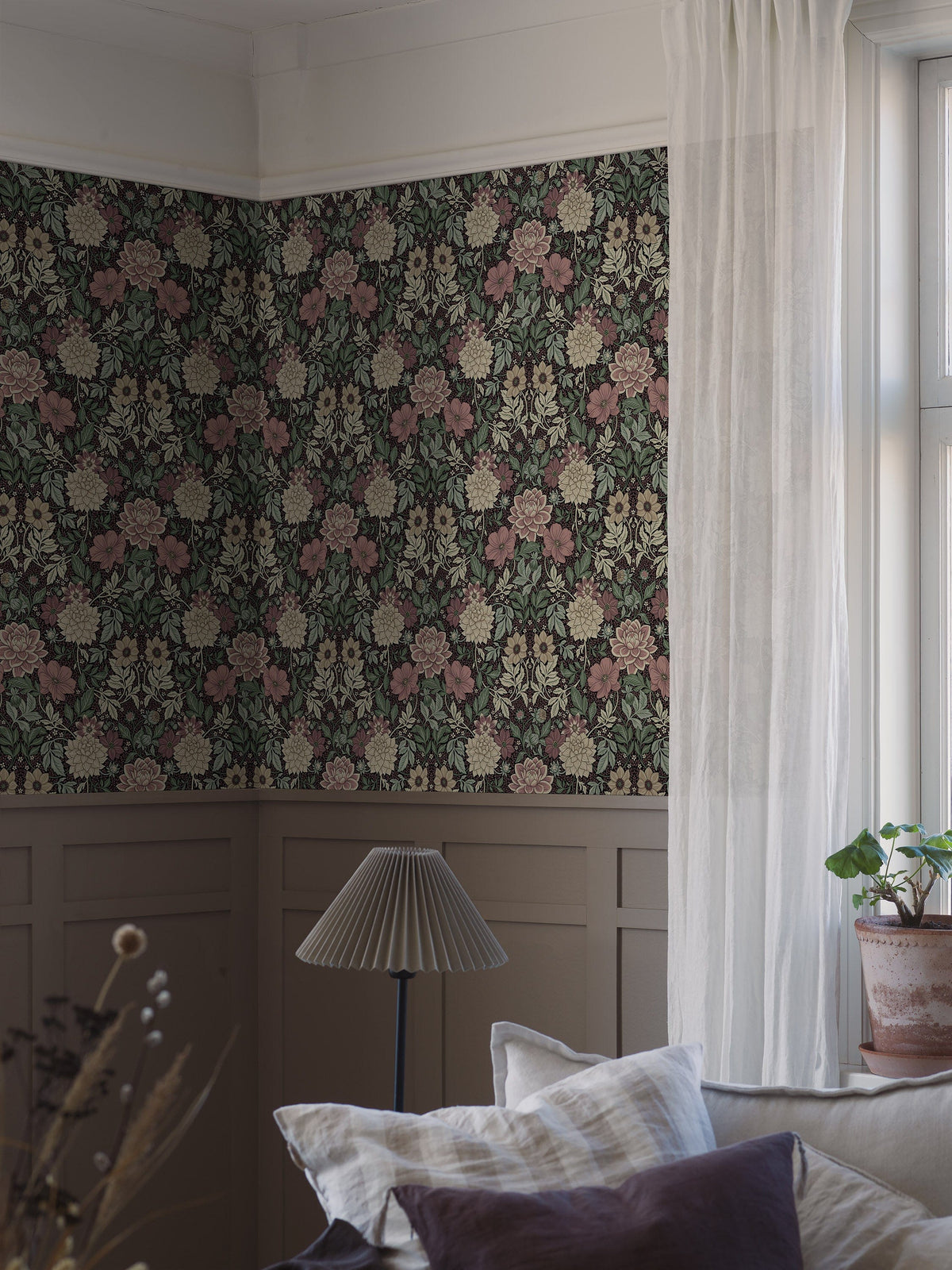 7694_DahliaGarden_Roomshot-2.jpg