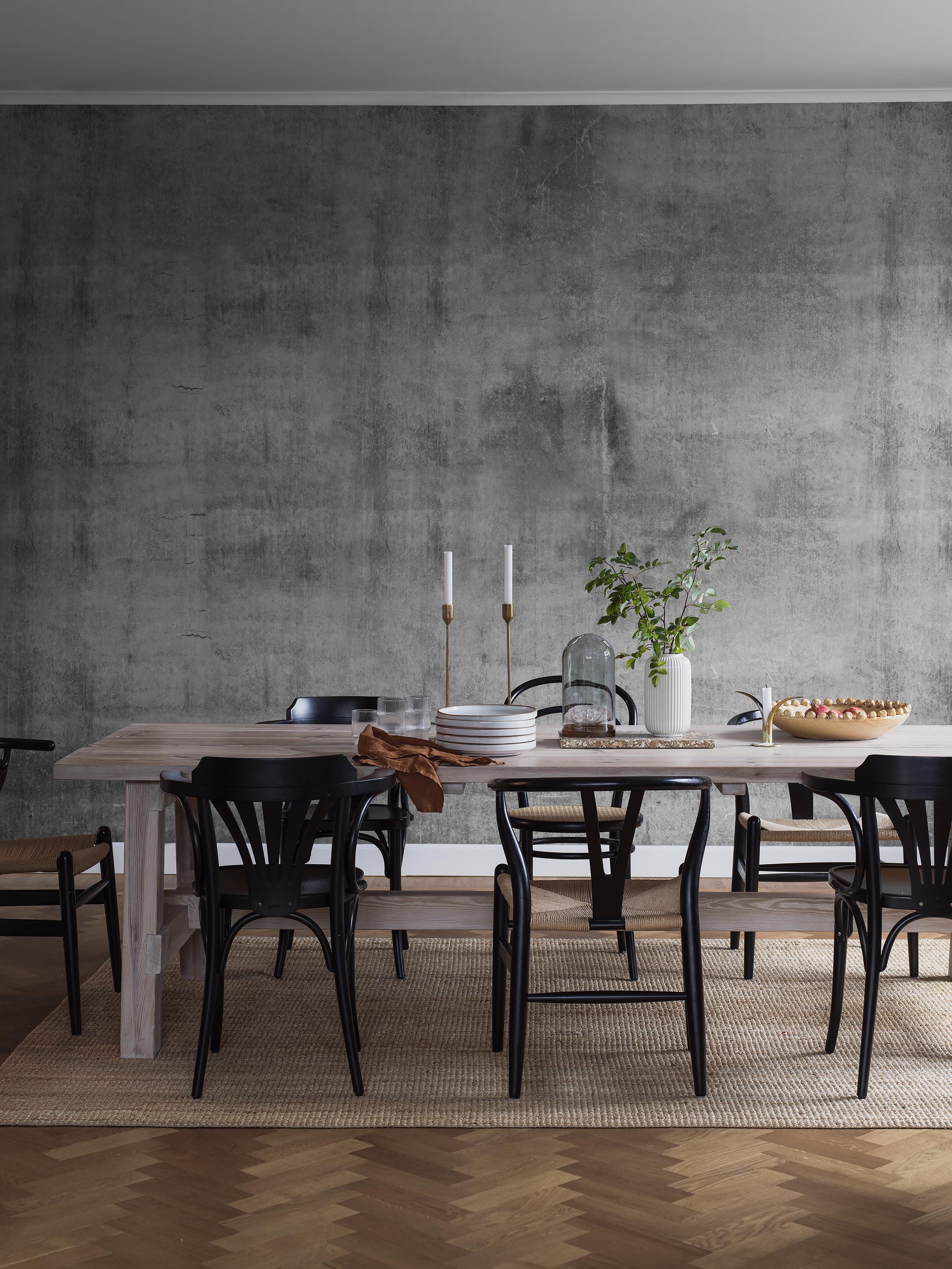 9415W_ConcreteWall_Diningarea_Roomshot.jpg