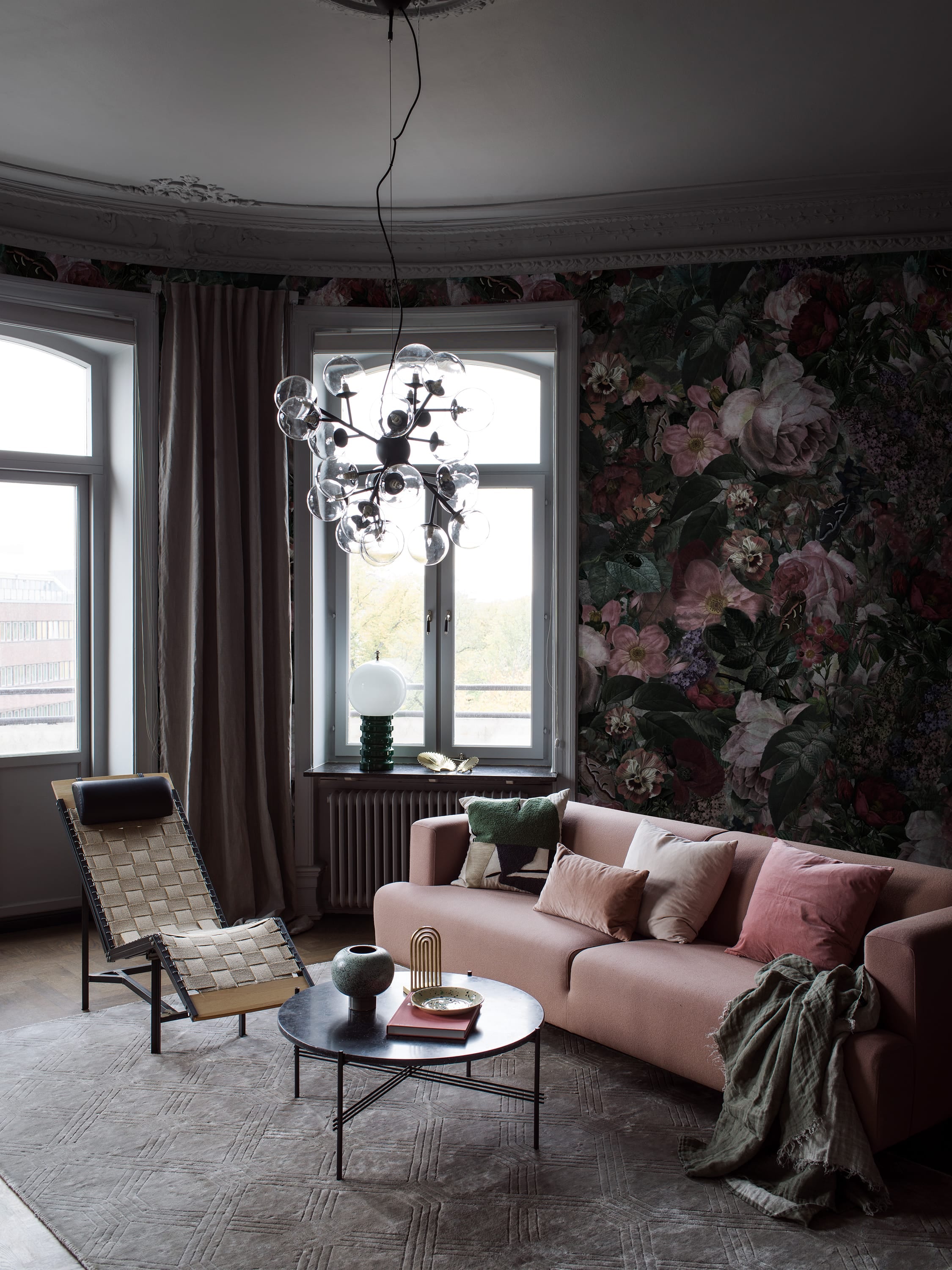 9419w_DarkFloral-4_Roomshot.jpg