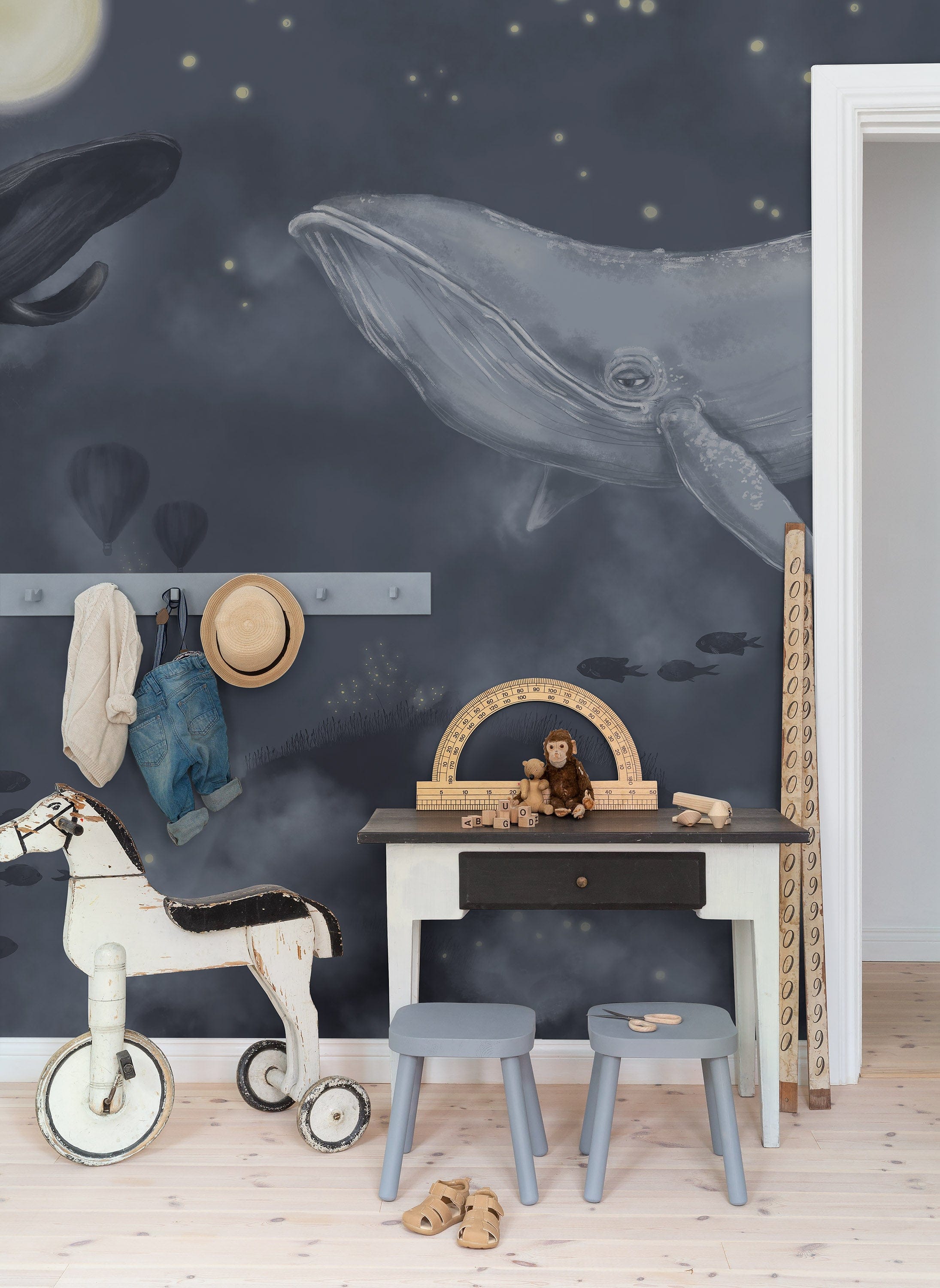9458w_Whales_Roomshot.jpg