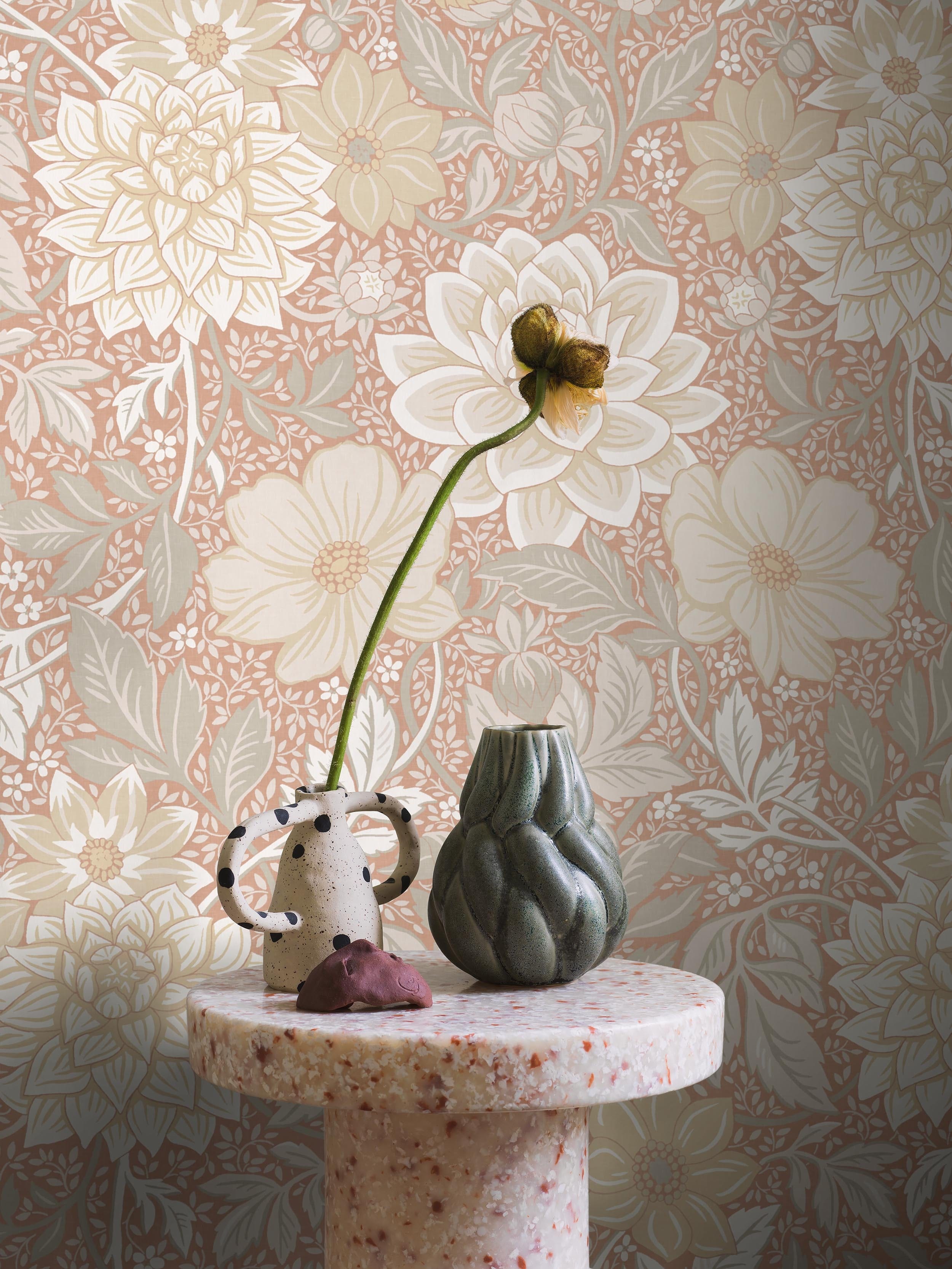 Dahlia Garden Grand, Red wallpaper – Boråstapeter