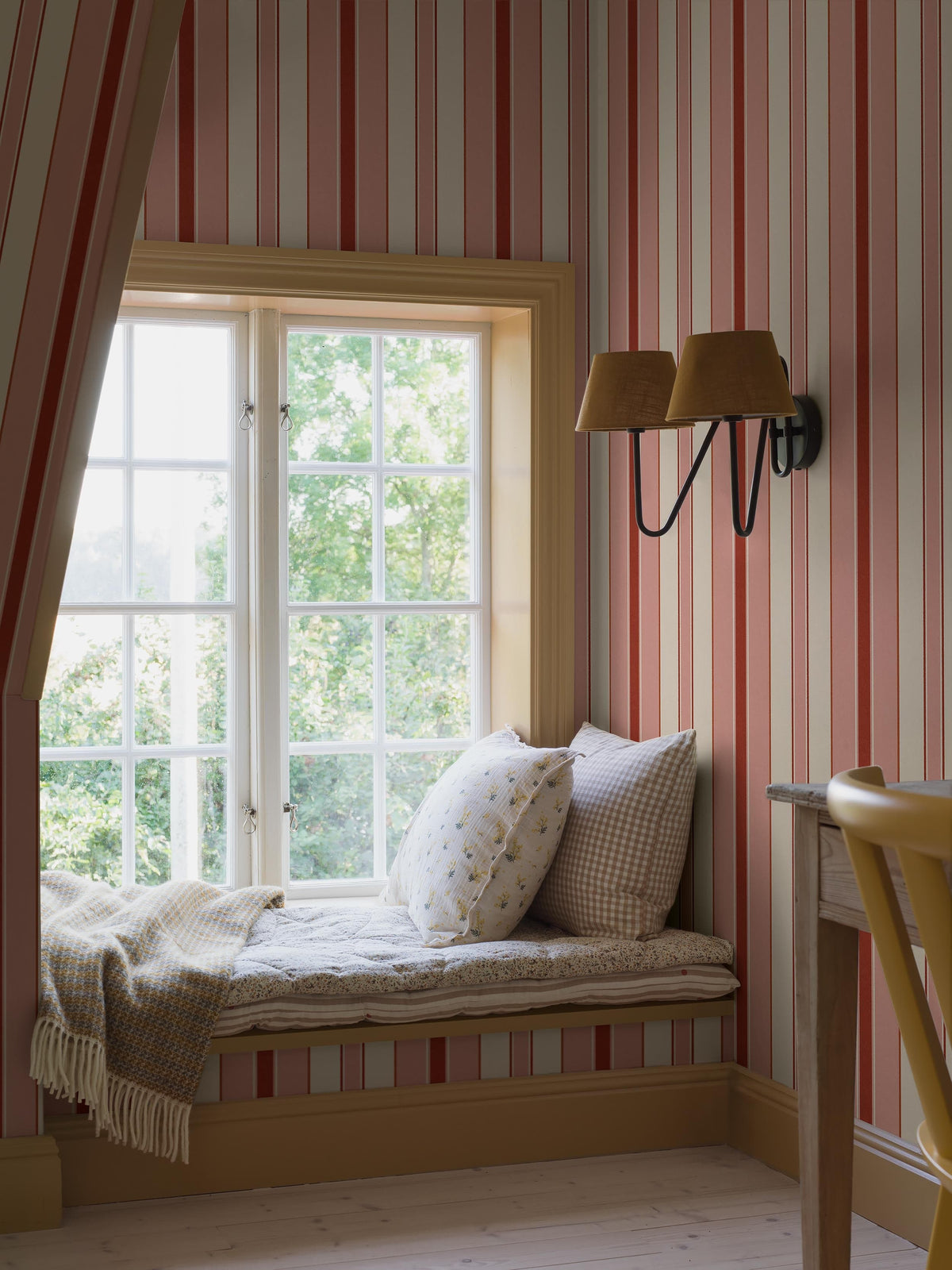 9790W_StockholmStripe_Roomshot_1.jpg