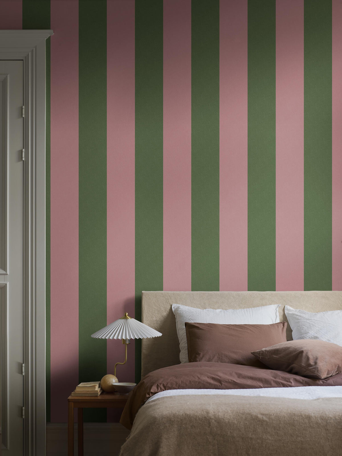 9796W_BjaÌˆroÌˆStripe_Bedroom_Roomshot_6.jpg