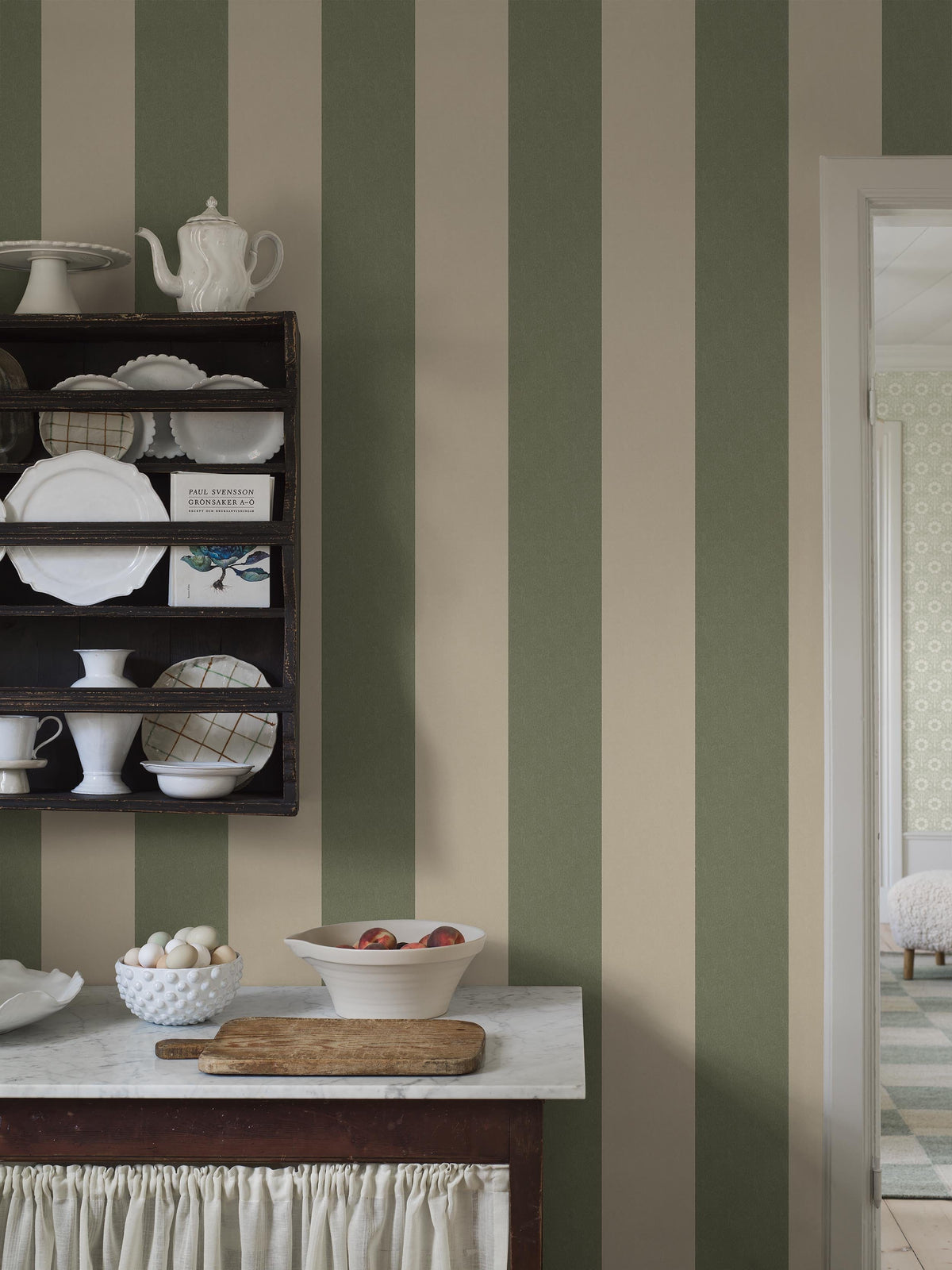 9797W_BjaÌˆroÌˆStripe_Roomshot_1.jpg