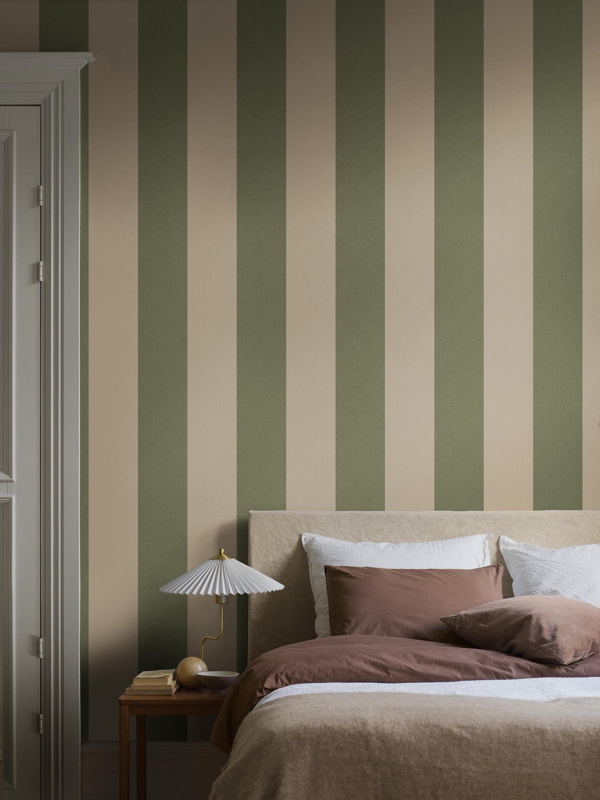 9797W_BjaÌˆroÌˆStripe_Bedroom_Roomshot_6.jpg
