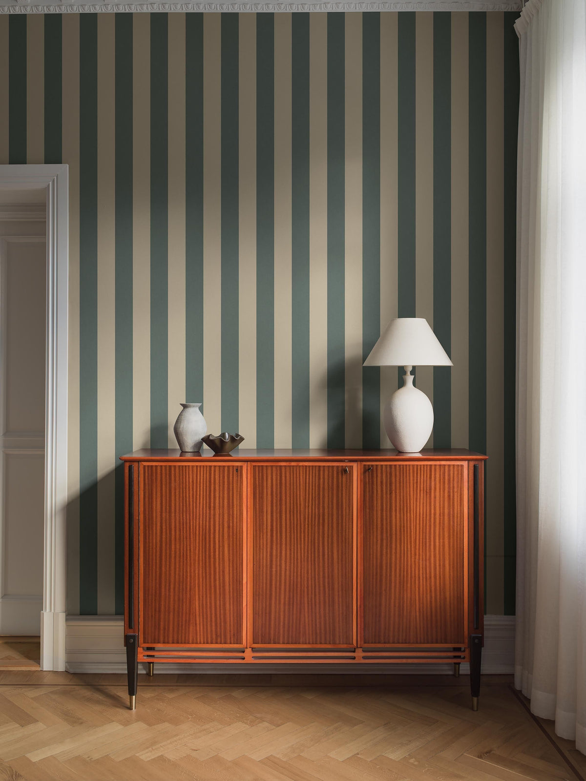 9800W_BaÌŠstadStripe_Livingroom_Roomshot_6.jpg