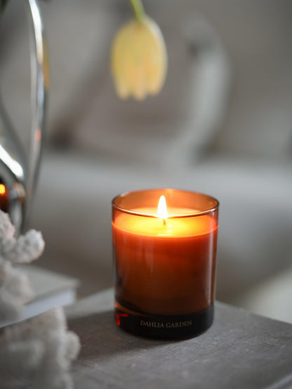 C1176662_DahliaGarden-doftljus_Roomshot_1.jpg