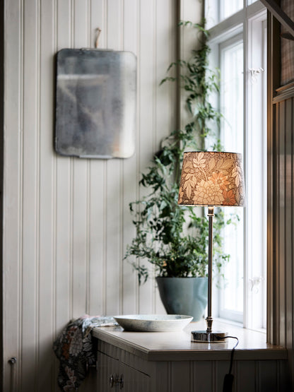 C1276662_Dahliagardenlampskarm20cm_Roomshot_1.jpg