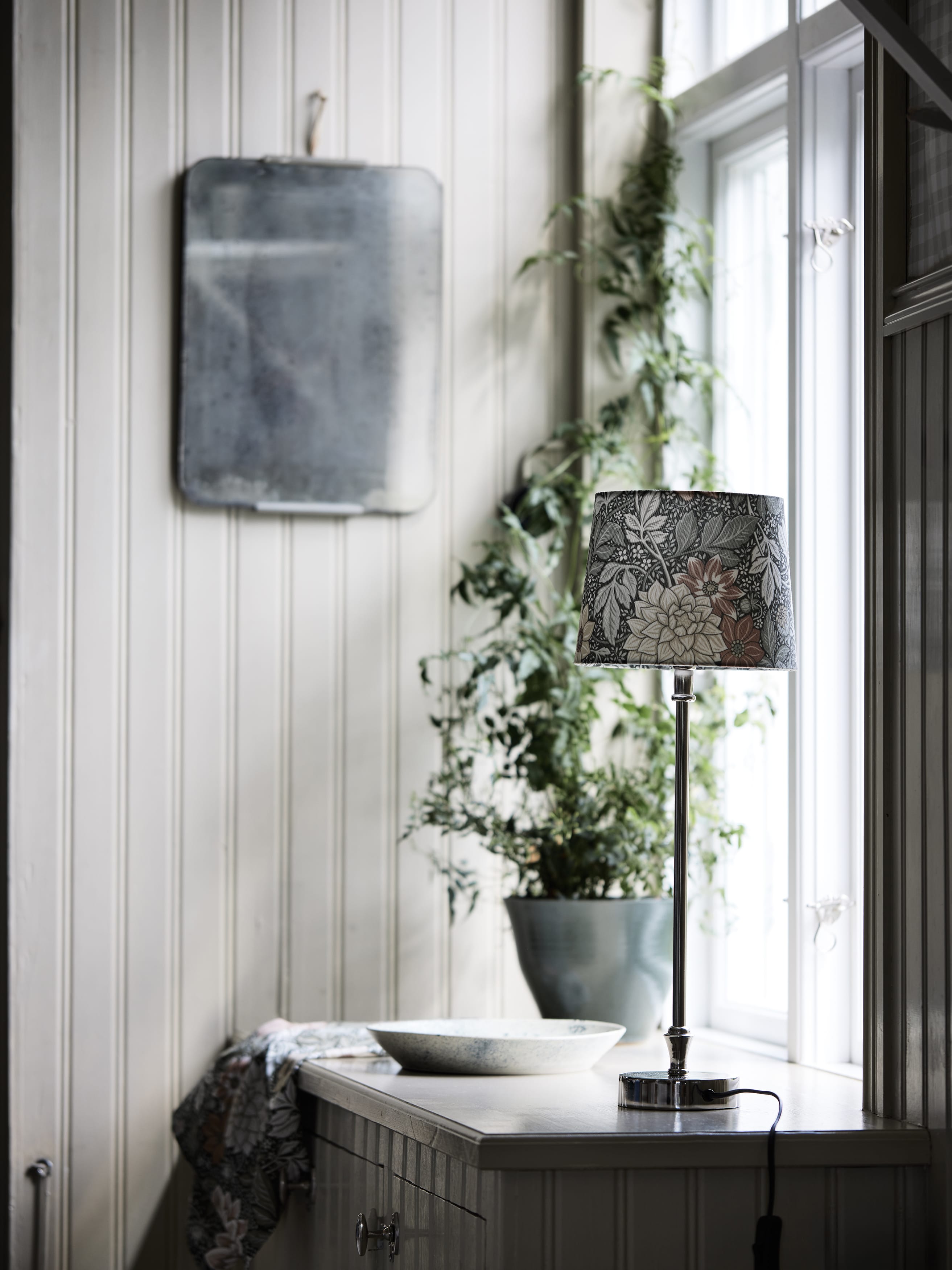 C1276662_Dahliagardenlampskarm20cm_Roomshot_2.jpg