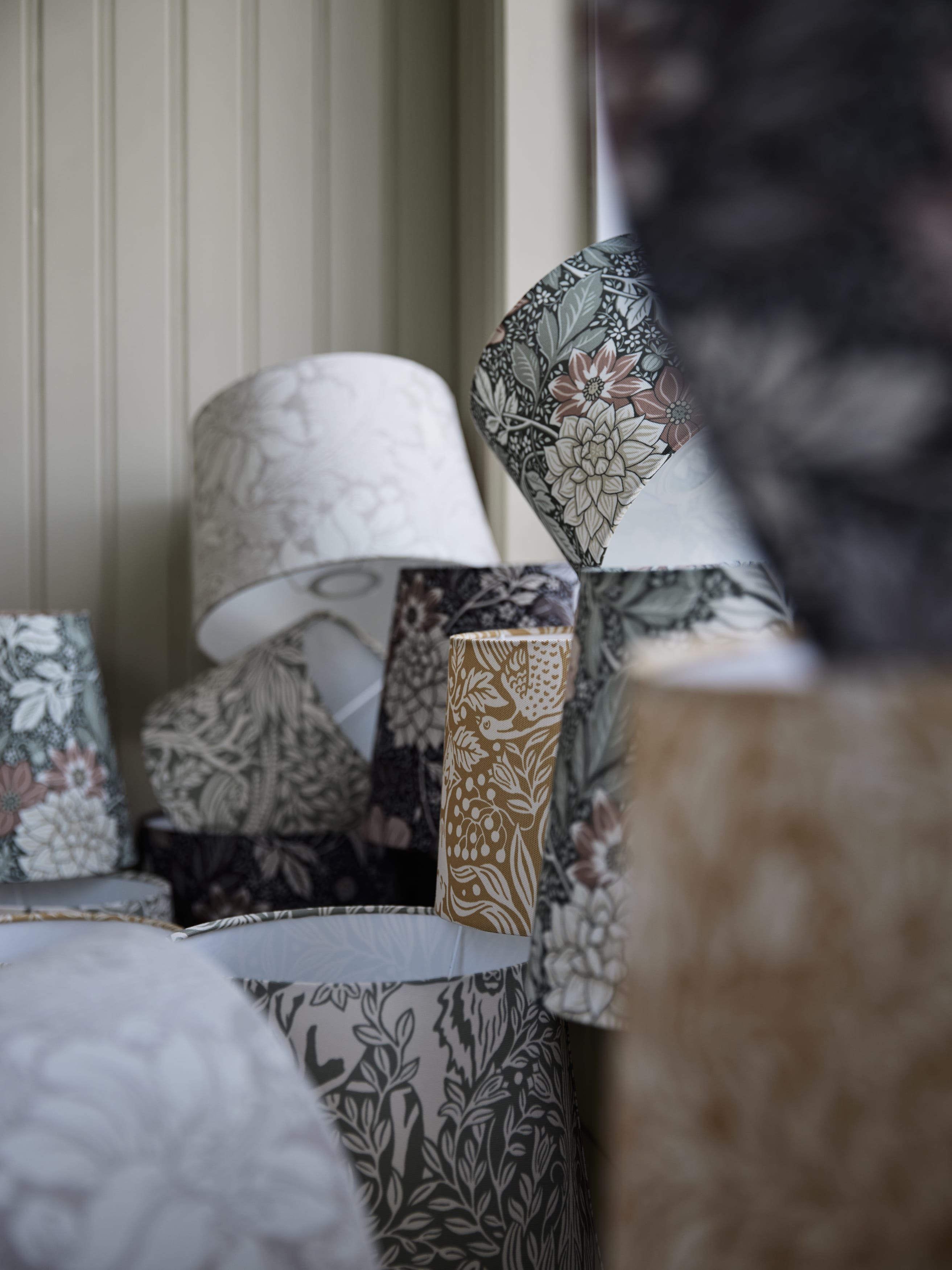 C1276662_Dahliagardenlampskarm20cm_Roomshot_3.jpg