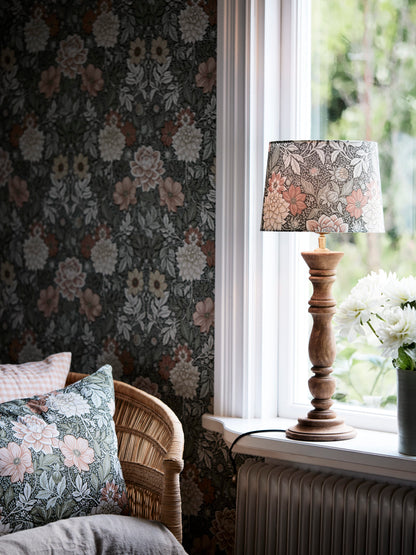 C1276663_Dahliagardenlampskarm25cm_Roomshot_1.jpg