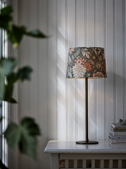C1276663_Dahliagardenlampskarm25cm_Roomshot_2.jpg