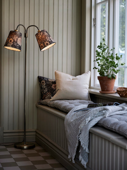 C1276891_Dahliagardenlampskarm20cm_high_Roomshot_1.jpg