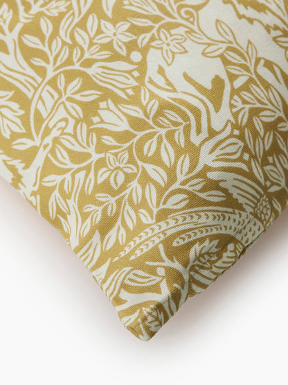 C220481_UnderTheElderTree-Kuddfodral50x50_Detail.jpg