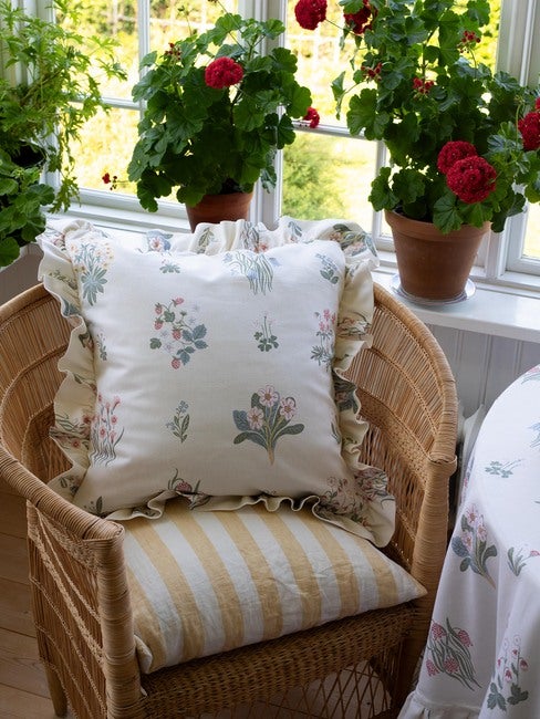 Ängsflora Cushion Cover Frill 50x50