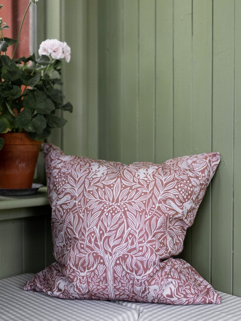 Under The Elder Tree housse de coussin 50x50