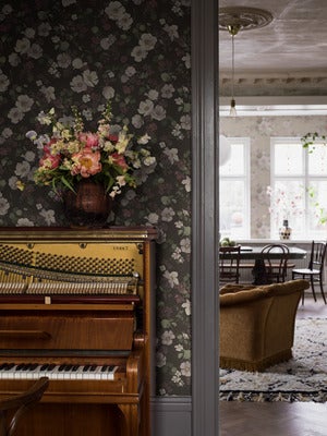 EnchantingFlower_Image_Roomshot_Livingroom_Item_4280.jpg
